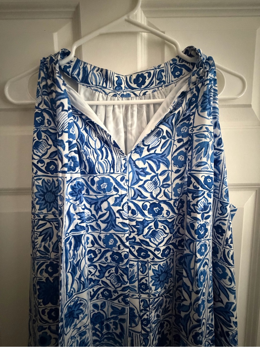 Ann Taylor Blue & White Floral Tile Print Sleeveless V-Neck Long Dress